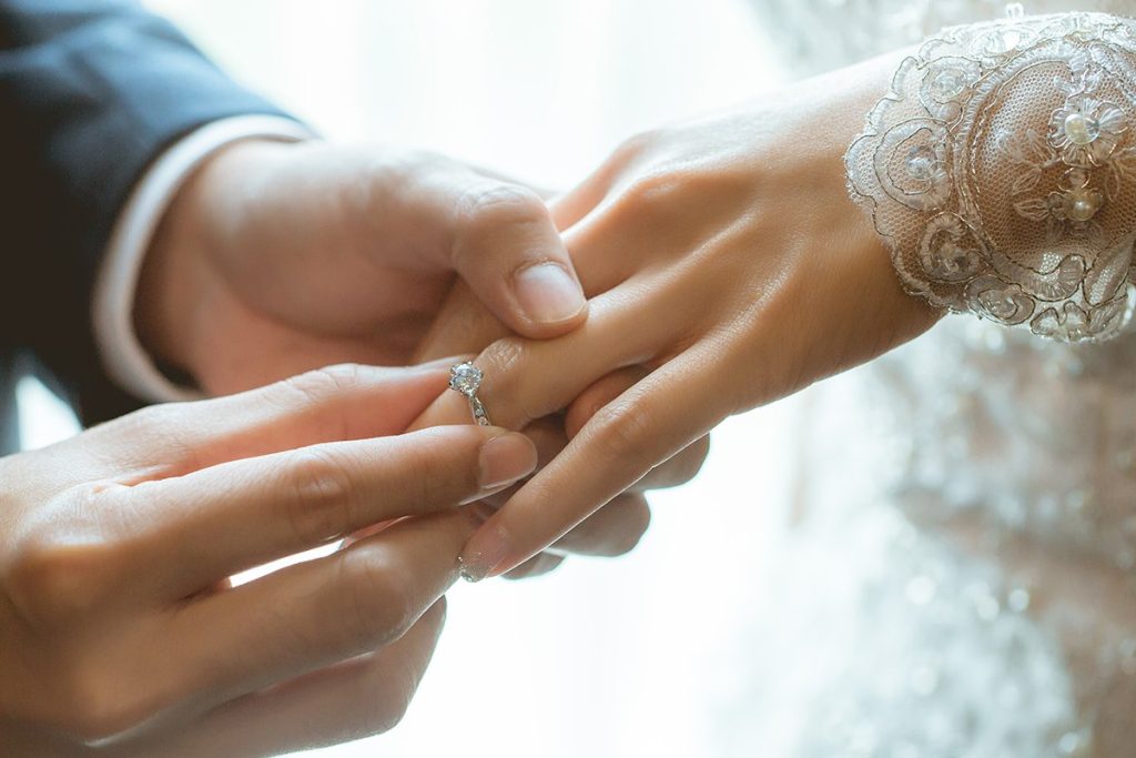 Đám cưới dễ liên tưởng đến sự hạnh phúc từ hồi hẹn hò